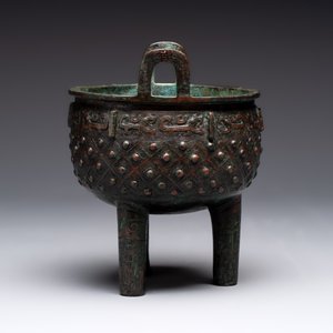 A Chinese archaic bronze ritual tripod food vessel, 'ding 鼎', Western Zhou — foto 4
