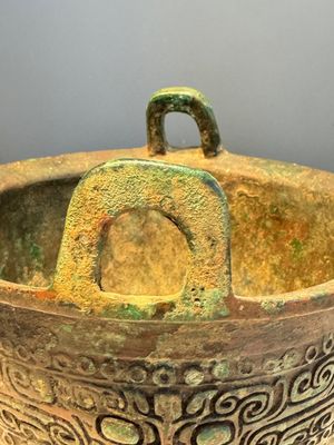 A Chinese archaic bronze ritual tripod food vessel, 'Li 鬲', early Shang — photo 10