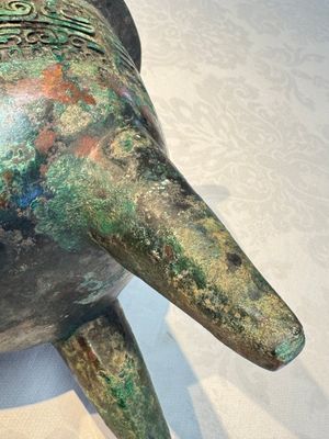 A Chinese archaic bronze ritual tripod food vessel, 'Li 鬲', early Shang — photo 12