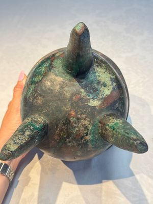 A Chinese archaic bronze ritual tripod food vessel, 'Li 鬲', early Shang — photo 15