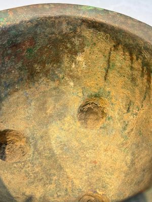 A Chinese archaic bronze ritual tripod food vessel, 'Li 鬲', early Shang — photo 6