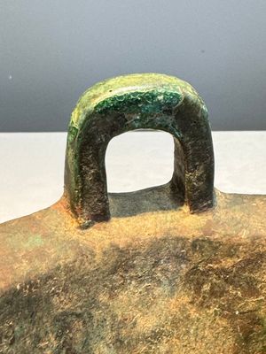 A Chinese archaic bronze ritual tripod food vessel, 'Li 鬲', early Shang — photo 7
