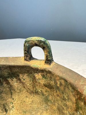 A Chinese archaic bronze ritual tripod food vessel, 'Li 鬲', early Shang — photo 8