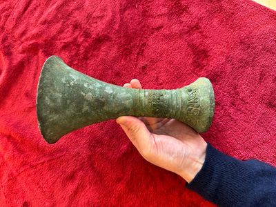 A Chinese archaic bronze ritual wine vessel, 'gu 觚', Shang — photo 11