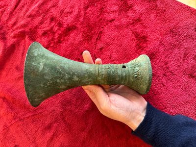 A Chinese archaic bronze ritual wine vessel, 'gu 觚', Shang — photo 12