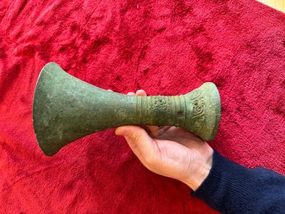 A Chinese archaic bronze ritual wine vessel, 'gu 觚', Shang — photo 13