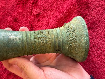 A Chinese archaic bronze ritual wine vessel, 'gu 觚', Shang — photo 14
