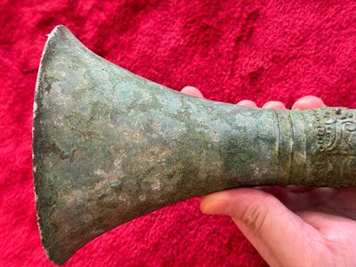 A Chinese archaic bronze ritual wine vessel, 'gu 觚', Shang — photo 17