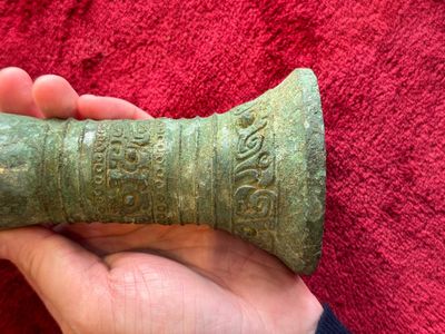 A Chinese archaic bronze ritual wine vessel, 'gu 觚', Shang — photo 19