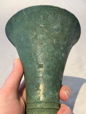 A Chinese archaic bronze ritual wine vessel, 'gu 觚', Shang — photo 8
