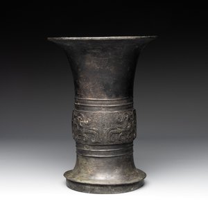 A Chinese archaic bronze ritual wine vessel, 'gu 觚', Western Zhou — photo 3