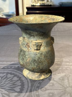 A Chinese archaic bronze ritual wine vessel with buffalo heads, 'zhi 觯', Western Zhou — photo 2