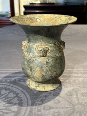 A Chinese archaic bronze ritual wine vessel with buffalo heads, 'zhi 觯', Western Zhou — photo 3