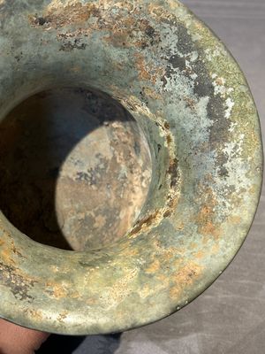 A Chinese archaic bronze ritual wine vessel with buffalo heads, 'zhi 觯', Western Zhou — photo 6