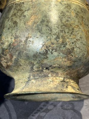 A Chinese archaic bronze ritual wine vessel with buffalo heads, 'zhi 觯', Western Zhou — photo 10