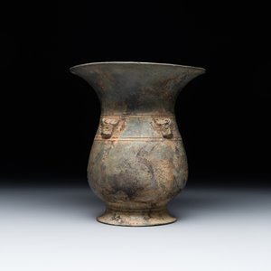 A Chinese archaic bronze ritual wine vessel with buffalo heads, 'zhi 觯', Western Zhou — photo 2