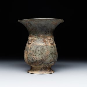 A Chinese archaic bronze ritual wine vessel with buffalo heads, 'zhi 觯', Western Zhou — photo 3