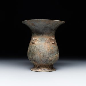 A Chinese archaic bronze ritual wine vessel with buffalo heads, 'zhi 觯', Western Zhou — photo 4