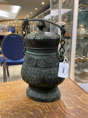 A Chinese archaic bronze ritual 'you' wine vessel and cover in Western Zhou-style, Ming — photo 2
