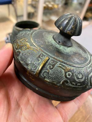 A Chinese archaic bronze ritual 'you' wine vessel and cover in Western Zhou-style, Ming — photo 10