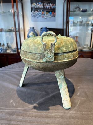 A Chinese archaic bronze tripod food vessel, 'ding 鼎', Eastern Han — 照片 4