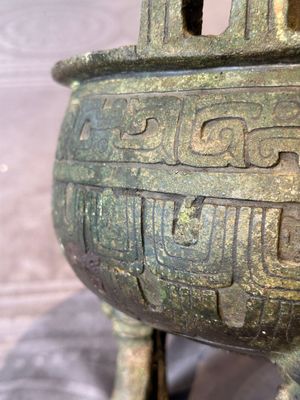 A Chinese archaic bronze tripod food vessel, 'ding 鼎', Han — foto 15