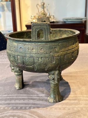 A Chinese archaic bronze tripod food vessel, 'ding 鼎', Han — foto 4