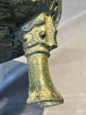 A Chinese archaic bronze tripod food vessel, 'ding 鼎', Han — foto 10
