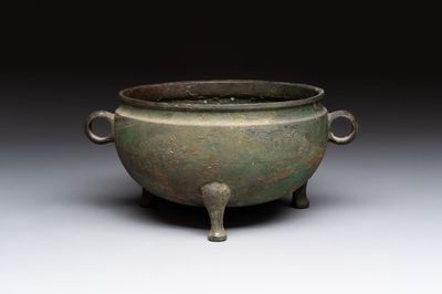 A Chinese archaic bronze tripod food vessel, 'dun 敦', Eastern Zhou