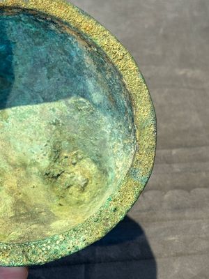 A Chinese archaic bronze tripod food vessel, 'li 鬲', late Western Zhou/early Eastern Zhou — foto 5