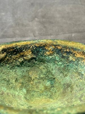 A Chinese archaic bronze tripod food vessel, 'li 鬲', late Western Zhou/early Eastern Zhou — foto 7