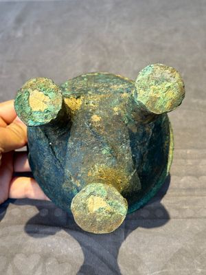 A Chinese archaic bronze tripod food vessel, 'li 鬲', late Western Zhou/early Eastern Zhou — foto 8