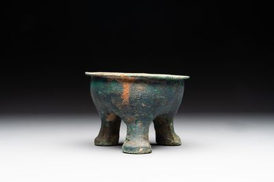A Chinese archaic bronze tripod food vessel, 'li 鬲', late Western Zhou/early Eastern Zhou