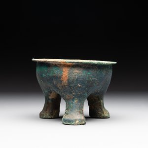 A Chinese archaic bronze tripod food vessel, 'li 鬲', late Western Zhou/early Eastern Zhou — foto 1