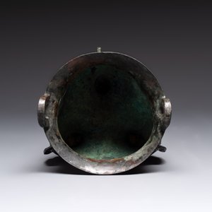 A Chinese archaic bronze tripod food vessel, 'li 鬲', Western Zhou — photo 5