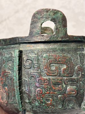 A Chinese archaic bronze tripod food vessel with 'taotie' design, 'ding 鼎', Western Zhou — photo 11