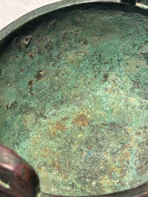 A Chinese archaic bronze tripod food vessel with 'taotie' design, 'ding 鼎', Western Zhou — photo 14