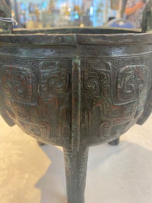 A Chinese archaic bronze tripod food vessel with 'taotie' design, 'ding 鼎', Western Zhou — photo 16