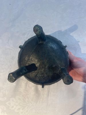A Chinese archaic bronze tripod food vessel with 'taotie' design, 'ding 鼎', Western Zhou — photo 18