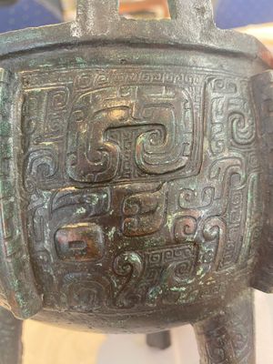 A Chinese archaic bronze tripod food vessel with 'taotie' design, 'ding 鼎', Western Zhou — photo 21