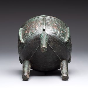A Chinese archaic bronze tripod food vessel with 'taotie' design, 'ding 鼎', Western Zhou — photo 6