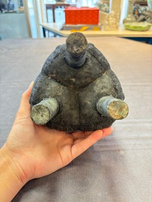 A Chinese archaic bronze tripod food vessel with 'taotie' design, 'ding 鼎', Western Zhou — 照片 6