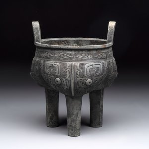 A Chinese archaic bronze tripod food vessel with 'taotie' design, 'ding 鼎', Western Zhou — 照片 1
