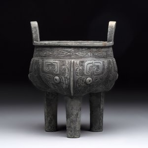 A Chinese archaic bronze tripod food vessel with 'taotie' design, 'ding 鼎', Western Zhou — 照片 2