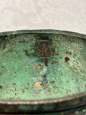 A Chinese archaic bronze tripod food vessel with 'taotie' design, 'ding 鼎', Western Zhou — photo 13