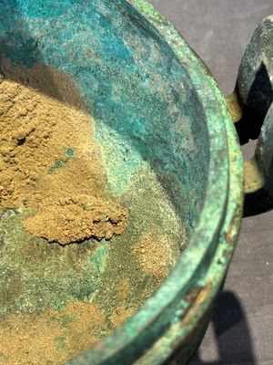 A Chinese archaic bronze tripod vessel and cover, 'ding 鼎', Eastern Zhou, Spring and Autumn period — photo 16