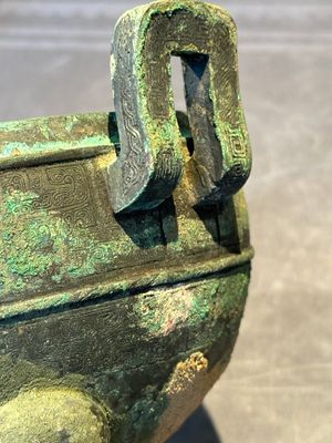 A Chinese archaic bronze tripod vessel and cover, 'ding 鼎', Eastern Zhou, Spring and Autumn period — photo 18