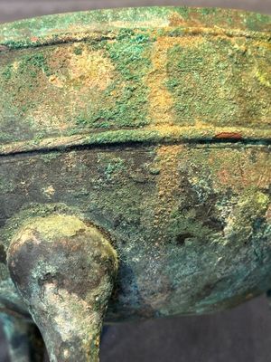 A Chinese archaic bronze tripod vessel and cover, 'ding 鼎', Eastern Zhou, Spring and Autumn period — photo 19