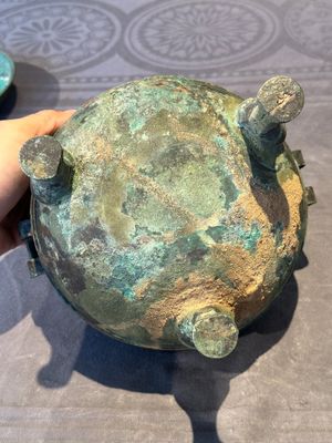 A Chinese archaic bronze tripod vessel and cover, 'ding 鼎', Eastern Zhou, Spring and Autumn period — photo 22