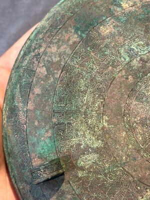 A Chinese archaic bronze tripod vessel and cover, 'ding 鼎', Eastern Zhou, Spring and Autumn period — photo 6